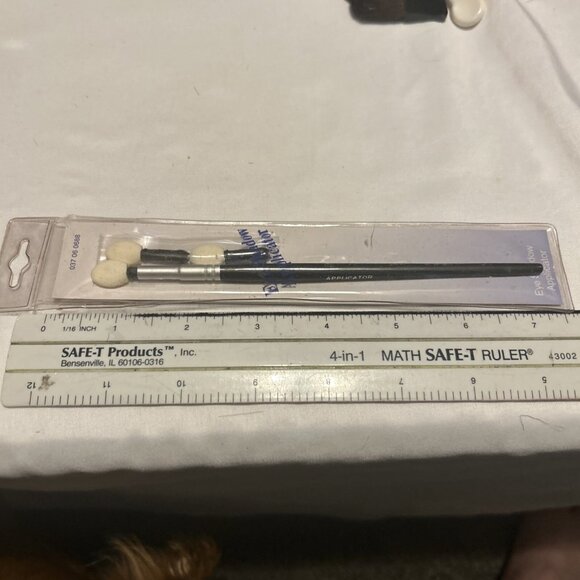 Targeted Placement Sponge Blending Eye Shadow Brush W/2 Extra Replacement Tips N - Picture 2 of 10